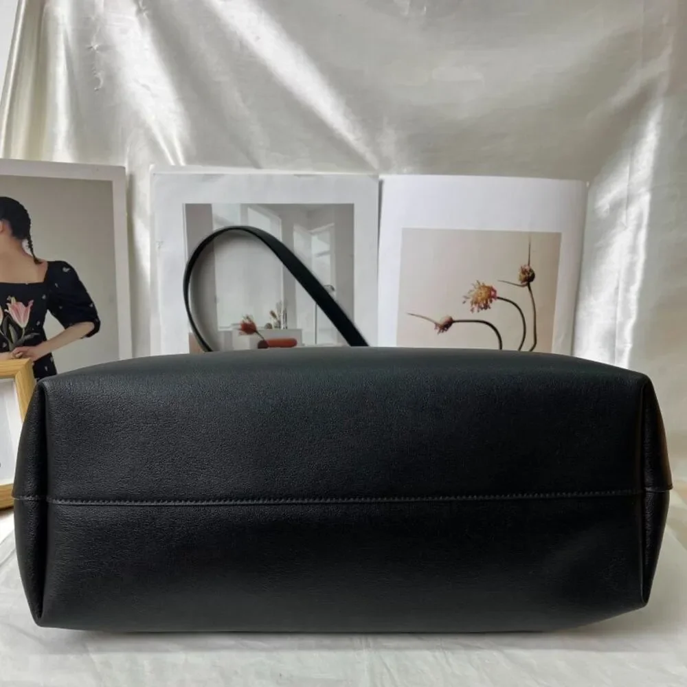 Saint Laurent Women Pre-Loved Bag Very Good Condition - Picture 5 of 9
